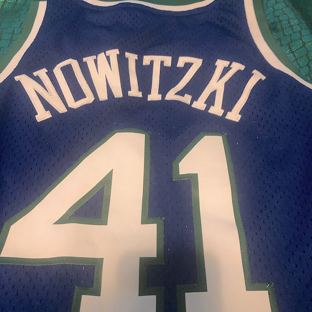 THROWBACK LIMITED EDITION DIRK NOWITSKI JERSEY